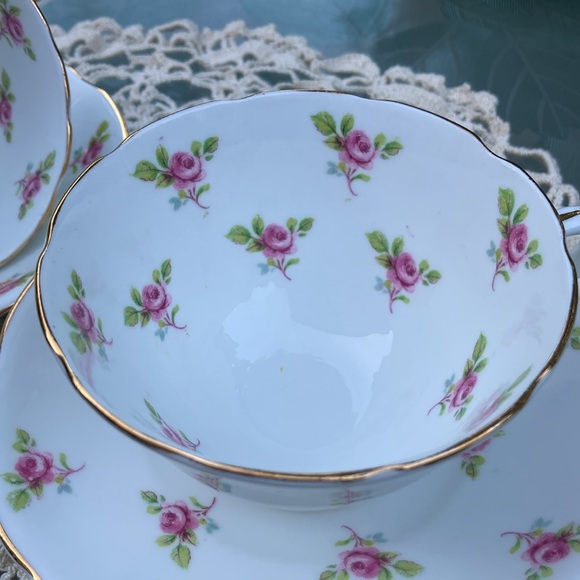Collingwoods Bone China Set of 2 Teacups and Saucers Pink Roses Gold Detailing - Picture 7 of 13
